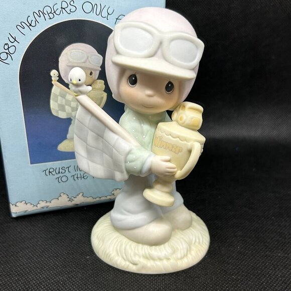 Precious Moments "Trust In The Lord To The Finish" Collector's Club figurine - Picture 1 of 5